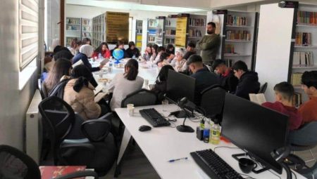 Kitap Tahlilleriyle Liseliler Edremit Halk Kütüphanesi’nde Buluştu