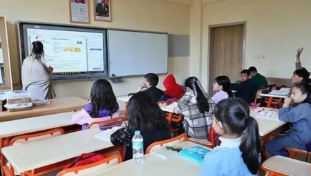 MEB 2024-2025 Tatil Takvimi Açıklandı: 15 Tatil ve Ara Tatil Tarihleri Belli Oldu