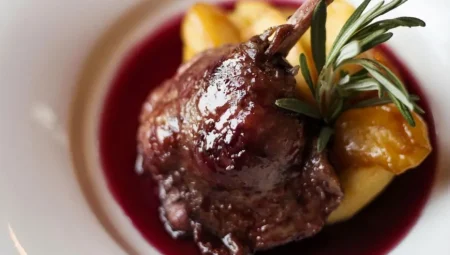 Fransa’nın Efsanevi Yemeği Le Canard à la Presse Geri Döndü: Prestij ve Törenin Zirvesi!