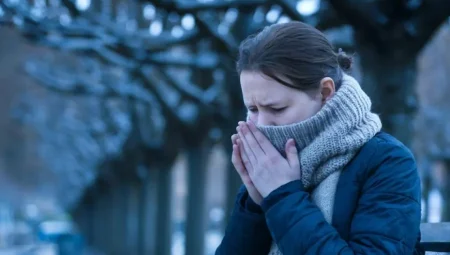 Sürekli Üşüyen Ellere Dikkat: Kadınlarda Sık Görülen Raynaud Hastalığı