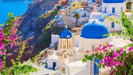 Santorini’de OHAL kararı: Binlerce kişi tahliye edildi, emlak fiyatları düştü