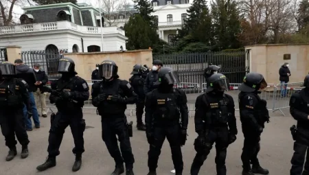 İngiltere ile Rusya arasında diplomatik gerilim: Karşılıklı sınır dışı hamleleri