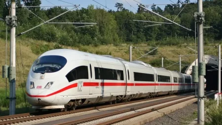 Hamburg’da yolcu treni ile TIR çarpıştı: 1 ölü, 11 yaralı