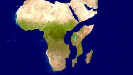 Afrika kıtası hızla parçalanıyor! Yeni okyanus ve kıta oluşabilir