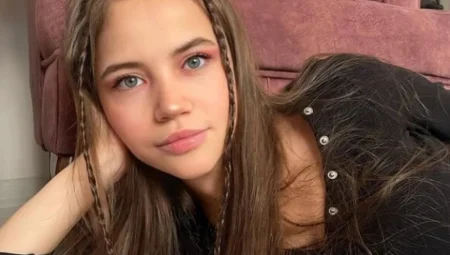 Kan Çiçekleri’nin Dilan’ı Yağmur Yüksel’den patili dostuyla ayna pozu