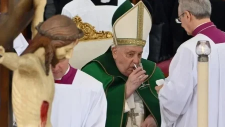 Trump ile Vatikan arasındaki teolojik savaş: Papa Francesco’nun yeni yönetime tepkisi