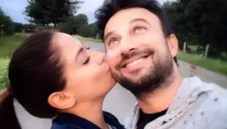 Megastar Tarkan, 14 Şubat Sevgililer Günü’nde romantik paylaşım yaptı