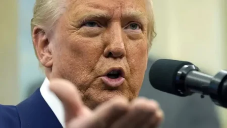 Trump, otomobil ithalatına yüzde 25 vergi getirmeye hazırlanıyor