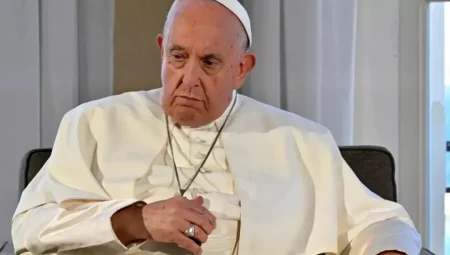 Papa Francis’in sağlık durumu ciddileşiyor: Çift taraflı zatürre teşhisi konuldu