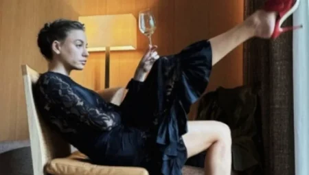 Serenay Sarıkaya Paris’te! Tarzıyla sosyal medyayı salladı