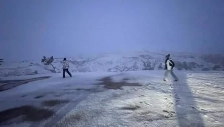 Tuba Büyüküstün, ikizleriyle Kapadokya tatilinde! Kar manzaralı paylaşımlarına beğeni yağdı