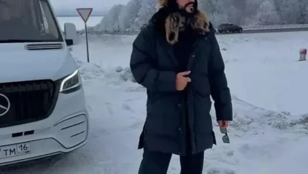 Burak Özçivit’in kar kombini sosyal medyada gündem oldu