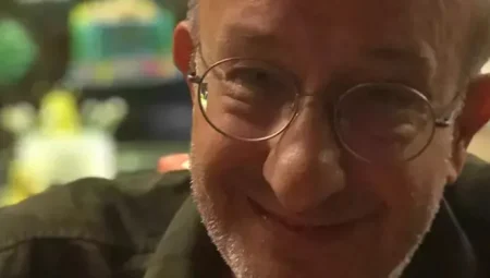 Tiyatrocu Naşit Özcan beyin kanaması geçirdi, yoğun bakıma kaldırıldı