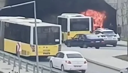 Başakşehir’de İETT Otobüsünde Yangın! Ekipler Olay Yerinde