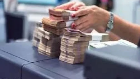 Krediler ve mevduatlar arttı, kredi kartı harcamalarında azalma görüldü