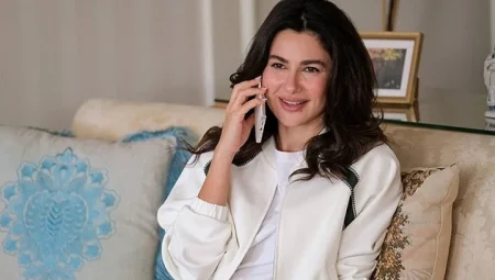 Nesrin Cevadzade sakatlandı, sete koltuk değnekleriyle döndü!