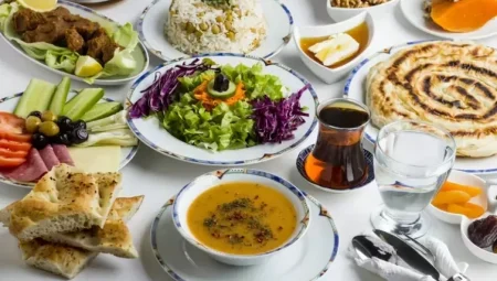 İftar Vakti Bu Hataları Yapmayın: Hem Sağlık Hem de Kilo Alımına Sebep Oluyor