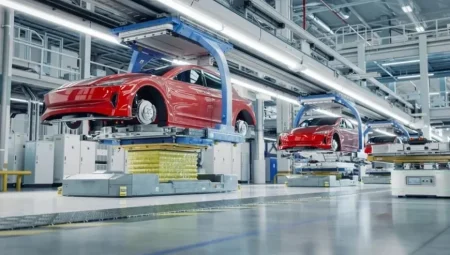 Trump, otomotiv üreticilerine yeni tarifelerle tehditte bulundu: ‘Amerika’da üretmiyorsanız, tarife ödersiniz’