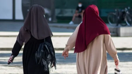 Fransa’da avukatlara başörtüsü yasağı Danıştay tarafından onaylandı