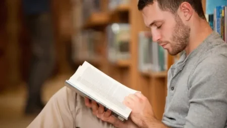 “Çok Kitap Okuyan Erkek” Klişesinin Ötesinde: Bir Enişte Portresi