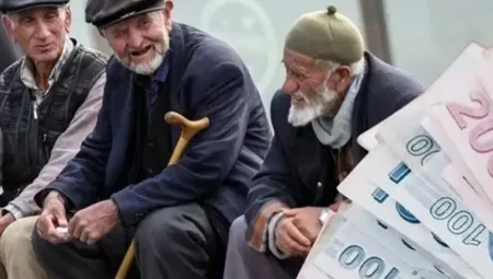 Emekli Bayram İkramiyesi Zammı İçin 3 Farklı İhtimal: Hangi Rakam Öne Çıkıyor?