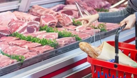 Sabit fiyatlı et dağıtımı tartışma yarattı: Marketlerdeki boş reyonlar ne anlama geliyor?