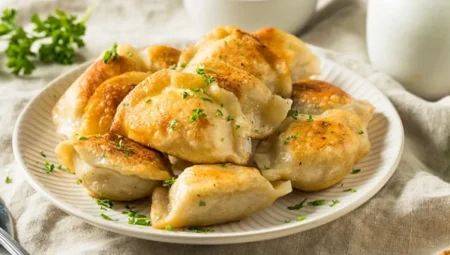 Polonya’nın Lezzetli Sırrı: Pierogi Ruskie Tarifiyle Damakları Şenlendirin!