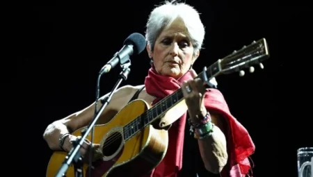 Joan Baez’den Tesla’ya sert tepki: ’45 dakikada nefret ettim’