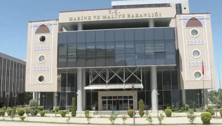 Hazine ve Maliye Bakanlığı: ‘Borsada işlem gören 100 şirketin vergi borcu ertelenmedi’