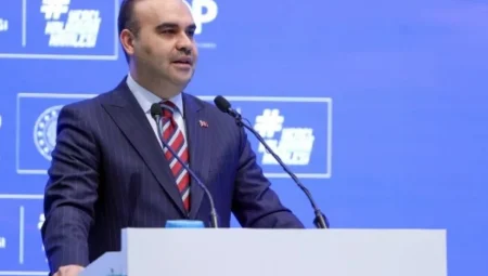 Sanayi ve Teknoloji Bakanı Kacır: ‘Elektrikli araç yatırımları hız kazanıyor’