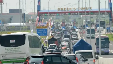 Endonezya’da Trafik Cezalarından Kurtulmanın İlginç Yolu: Ağaç Dikmek