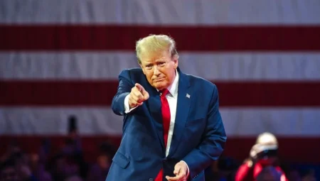 Trump’tan otomobil piyasasını sarsacak karar: İthal araçlara kalıcı yüzde 25 vergi