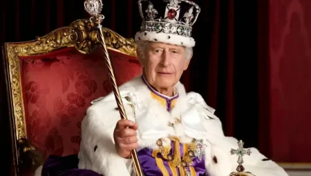 İngiltere Kralı 3. Charles, kanser tedavisinin yan etkileri nedeniyle hastaneye kaldırıldı