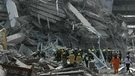 Myanmar’da Peş Peşe Meydana Gelen Depremlerde 25 Kişi Hayatını Kaybetti, Ava Köprüsü Irrawaddy Nehri’ne Çöktü