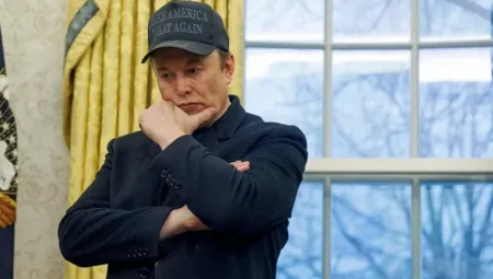 Elon Musk’tan Trump’ın Vergi Politikalarına Sert Tepki: ‘Navarro Aptal’