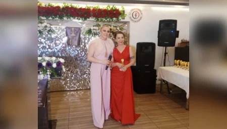 Gülay Avcı ‘Yılın En Başarılı Tarot Yorumcusu’ ödülünü aldı: ‘Her insanın ruhunda saklı bir hikaye vardır’