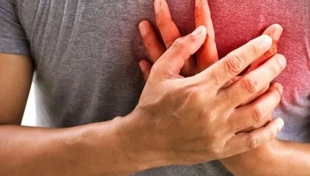 Kalp Krizi Sessiz Belirtilerle Geliyor: İlk 5 Dakikada Müdahale Hayat Kurtarıyor