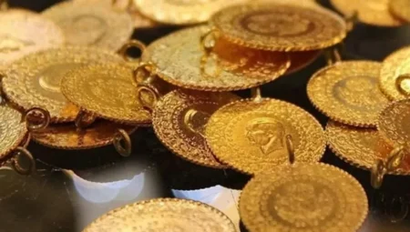 Altın fiyatlarında kritik uyarı! Uzmanlar düşüş sonrası yeni rekoru işaret etti