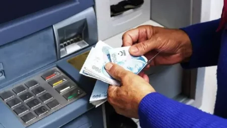 Bankalarda ATM’den Ücretsiz Para Çekme Sınırı Yükseldi: Limitler Yeniden Belirlendi