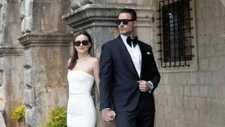 Burak Çelik ile Ece Bayrak erkek bebek beklediklerini sosyal medyadan duyurdu