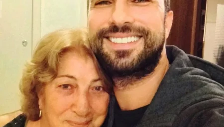 Tarkan Almanya turnesini yarıda bıraktı: Annesi Neşe Tevetoğlu kalp krizi sonucu vefat etti