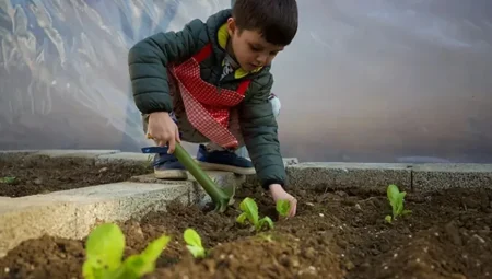 Toprakla oynayan çocuklar hem daha az hasta oluyor hem de strese karşı daha güçlü hale geliyor