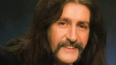 Ekin Koç’tan Barış Manço Filmi Açıklaması: ‘Yüksek Maliyet Nedeniyle Şimdilik Rafa Kalktı’