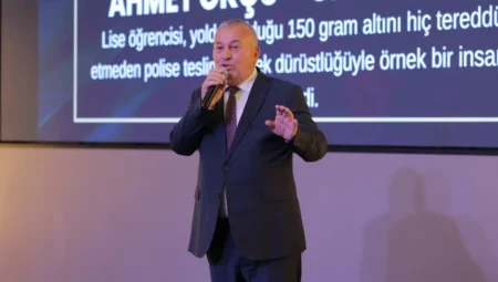 CHP Milletvekili Cemal Enginyurt, Merhamet ve Emek Ödül Töreni’nde Konuştu: ‘Nasıl Bu Kadar Merhametsiz Hale Geldik?’