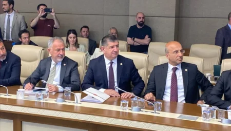 CHP Milletvekili Cavit Arı: “Muratpaşa Kızılarık ve Yeşildere’de vatandaş kendi evinde işgalci durumuna düşürüldü”