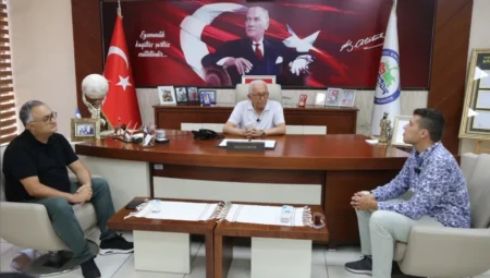 Depremzede Yiğit Akar, Karadeniz Ereğli’ye Gelerek Başkan Posbıyık’a Teşekkür Etti