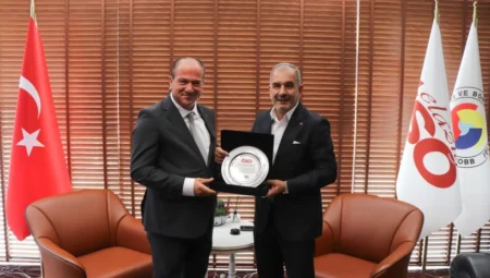 Kuzey Kıbrıs Elazığlılar Derneği Başkanı Yunus Ataş, Elazığ TSO Başkanı İdris Alan ile Kıbrıs-Elazığ ticari iş birliğini görüştü