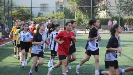 Ankara’da 7-13 yaş arası kız çocukları için ücretsiz futbol okulu başladı
