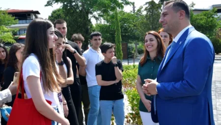 Bornova Belediyesi’nin ücretsiz eğitim desteğiyle yüzlerce öğrenci hedeflerine yaklaştı