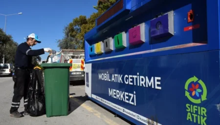 Yaz nüfusu artan Kuşadası’nda kapsamlı temizlik seferberliği başlatıldı